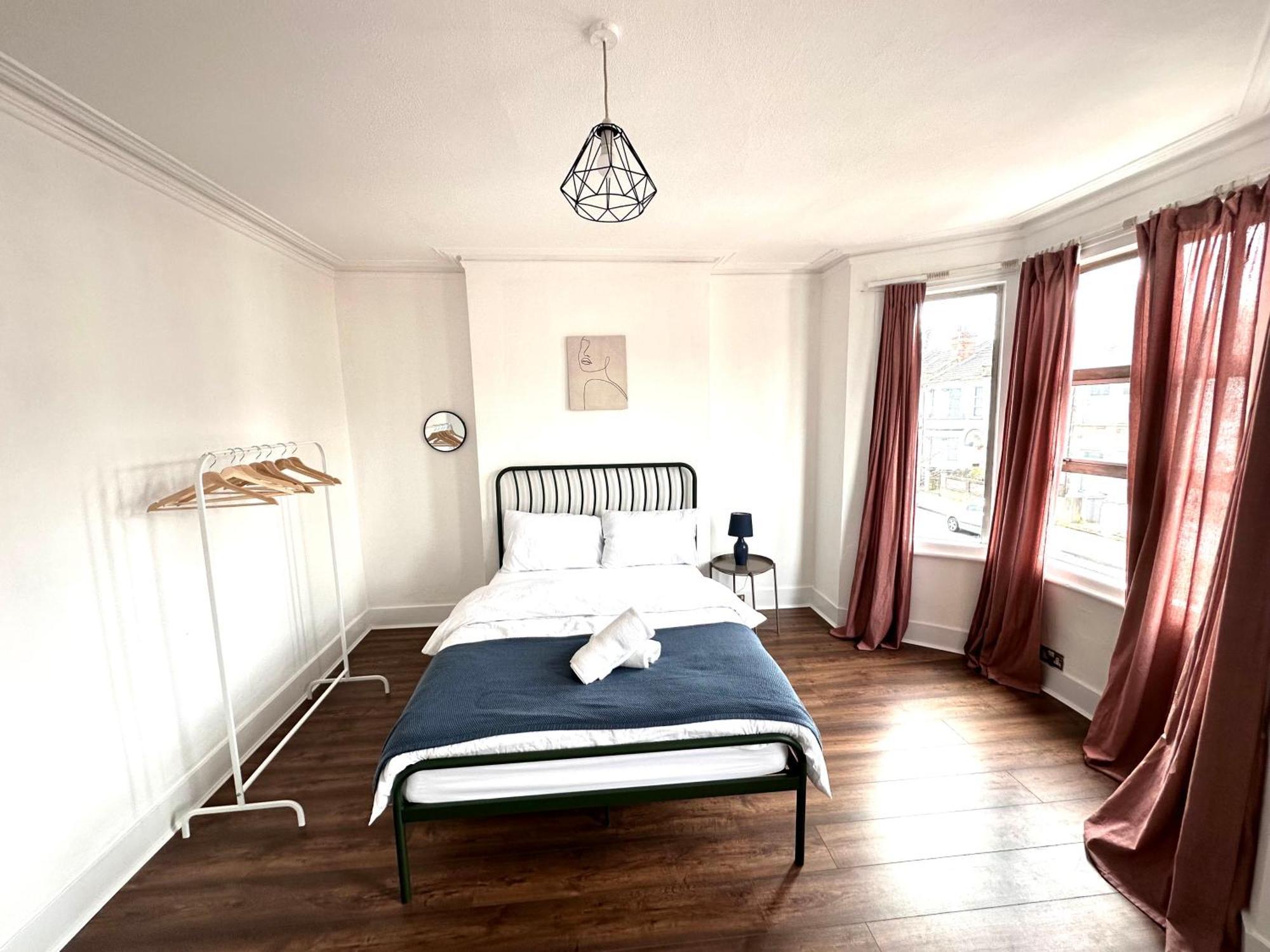 Charming, Renovated Residence In Willesden Green London Bagian luar foto