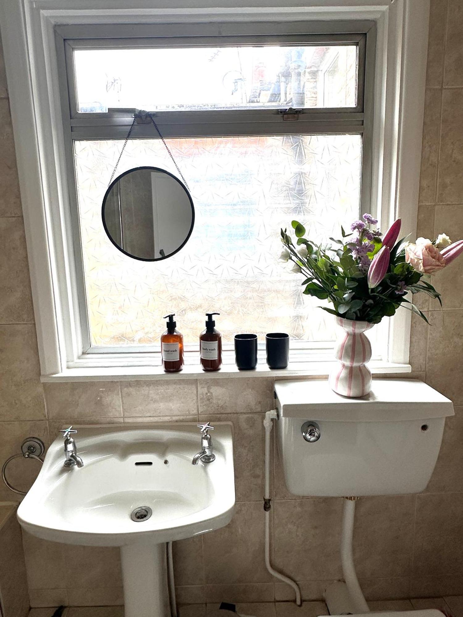 Charming, Renovated Residence In Willesden Green London Bagian luar foto